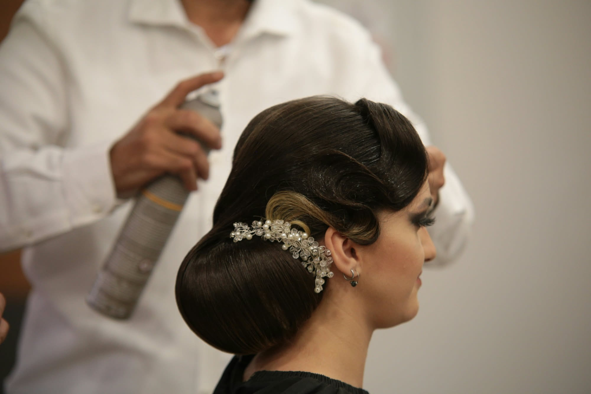 Come fare uno chignon che tiene con l'umidità: la guida veloce