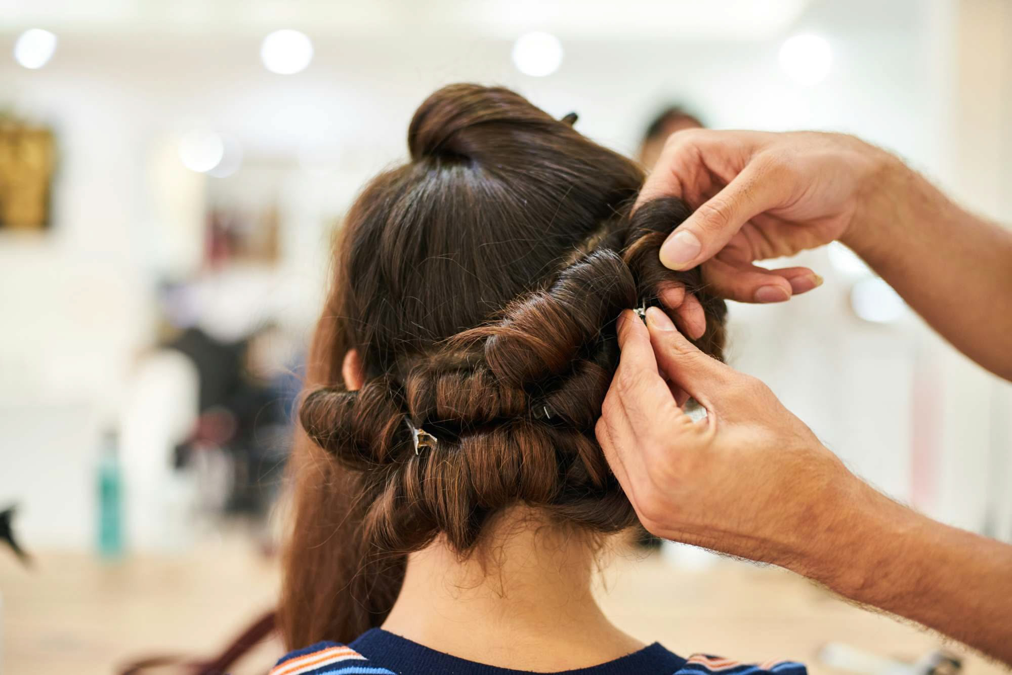 Fino a trecento capelli al giorno per due mesi: quando è normale