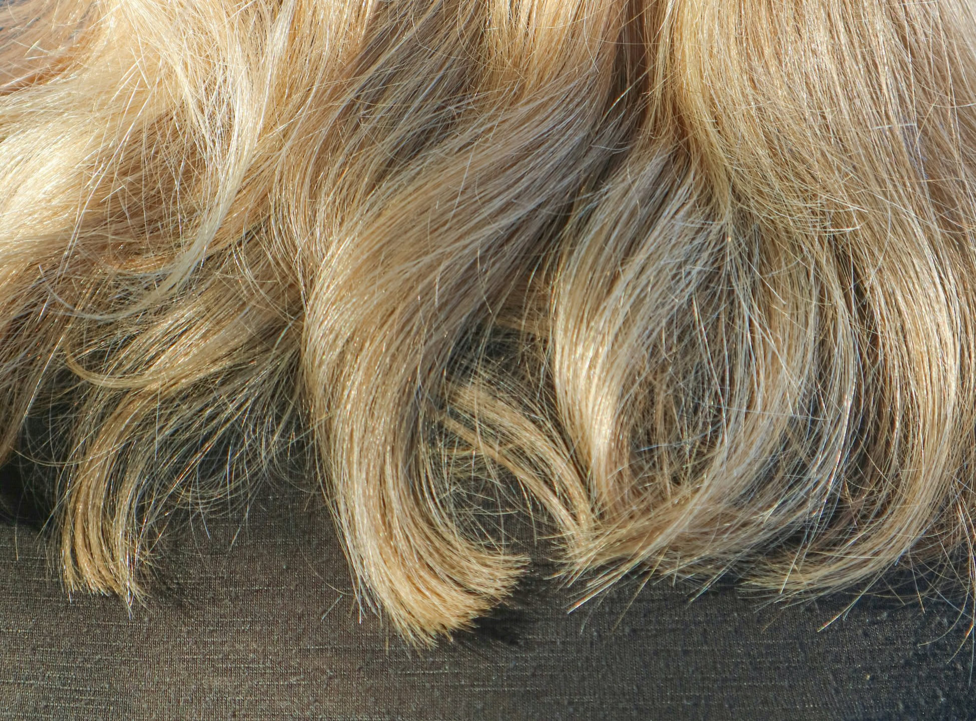Acqua e bicarbonato per i capelli: un pH 8 su una fibra che vive a 3,7