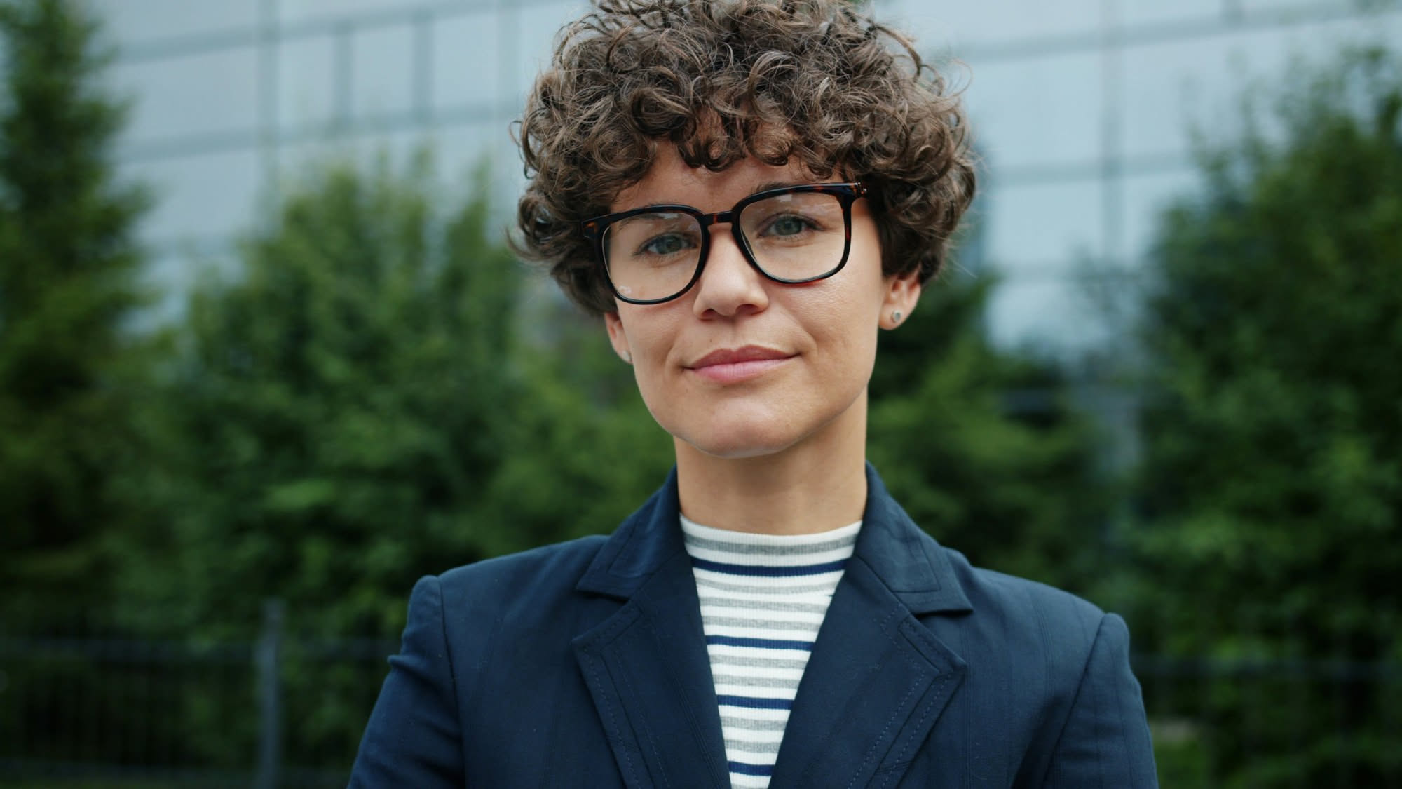 Frangia corta: cinque cose da sapere prima di tagliarla