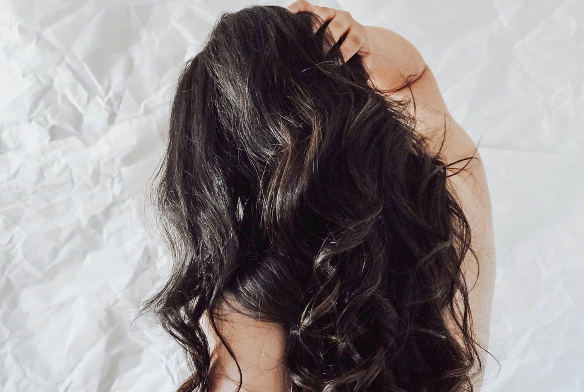 Federa di seta: cosa cambia per i capelli durante la notte