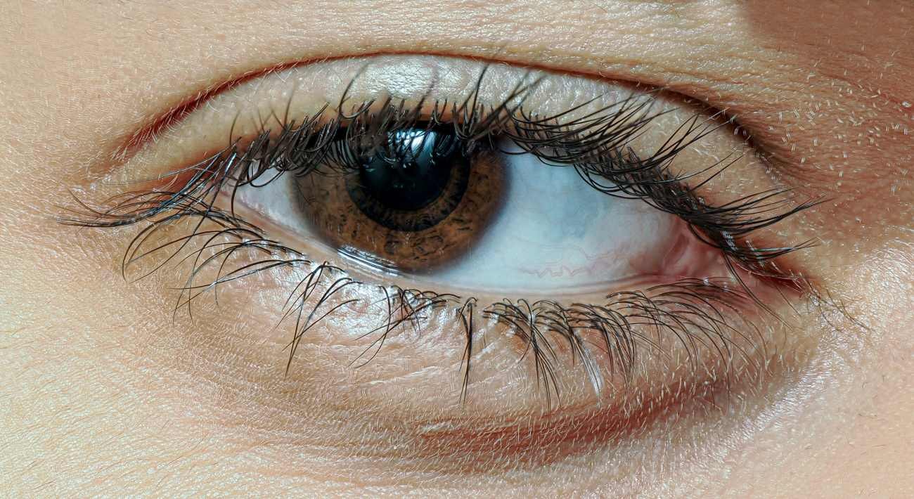 Ciglia deboli: perché si rovinano e cosa fare