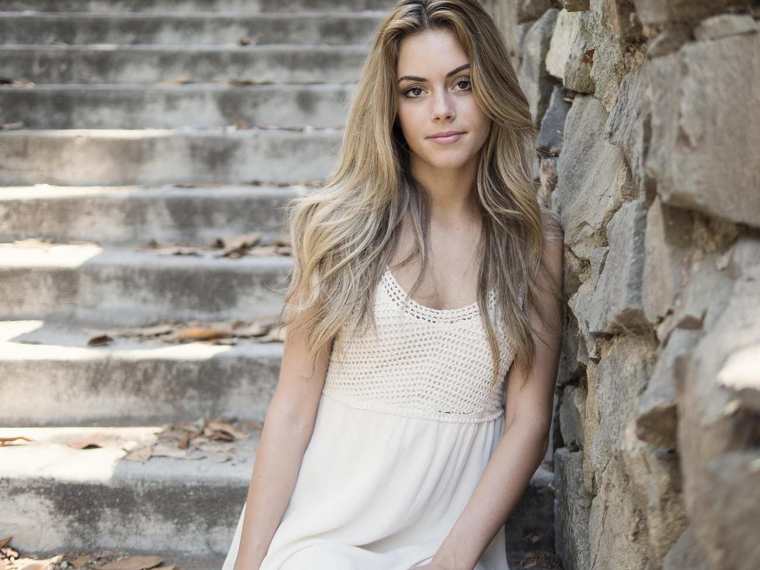 Come dare luce al viso con capelli lunghi e schiariture