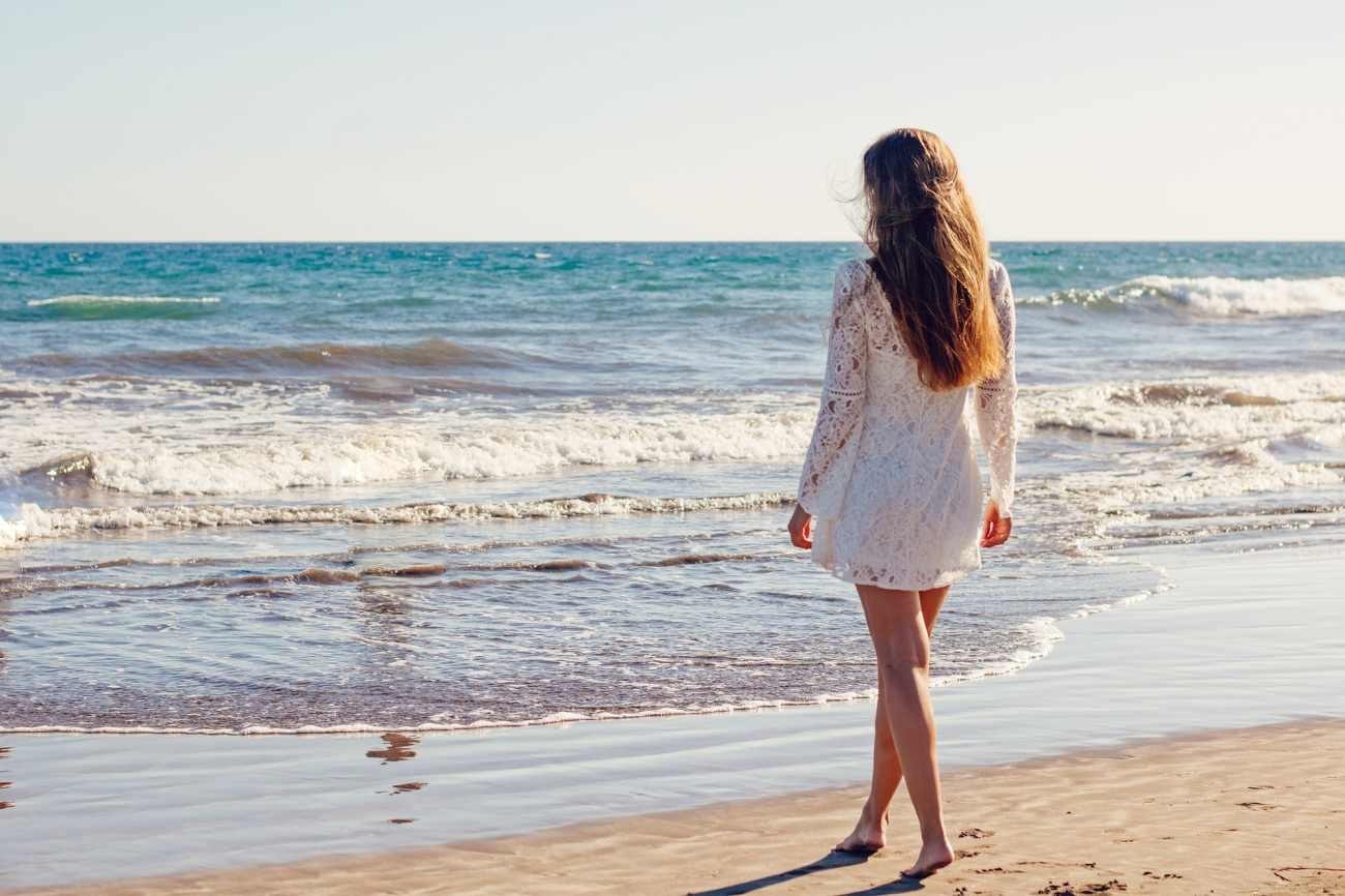 Cosa succede ai capelli quando il sale del mare si asciuga sulla testa?