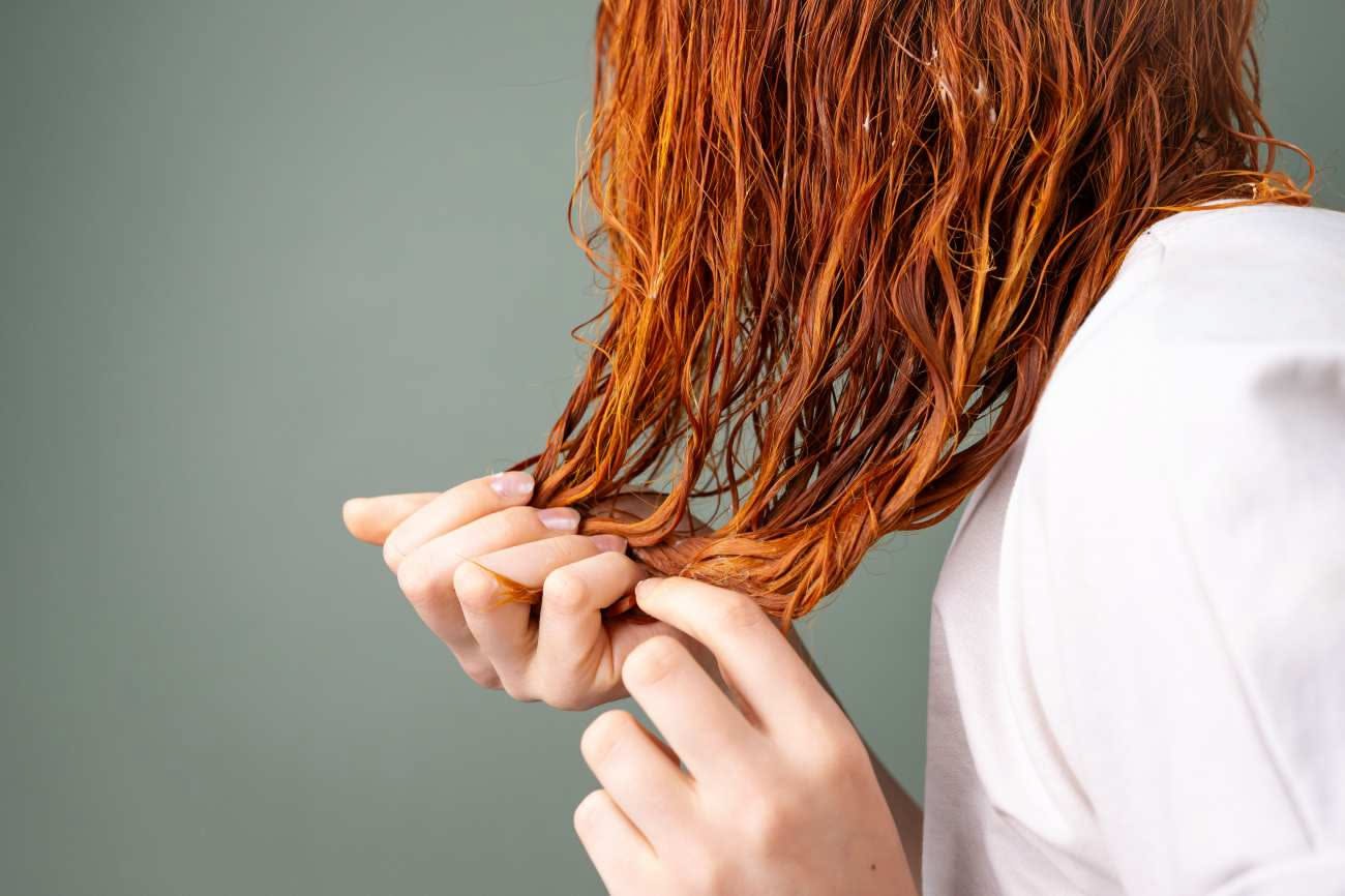Gel d'aloe vera sul cuoio capelluto: come usarlo contro forfora e prurito senza lasciare residui