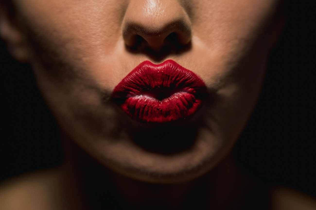Labbra molto rosse: quando il trucco diventa troppo evidente