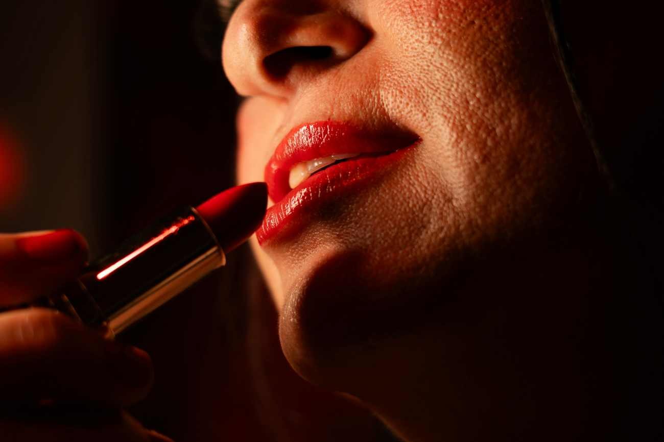 Labbra rosse: perché attirano subito lo sguardo