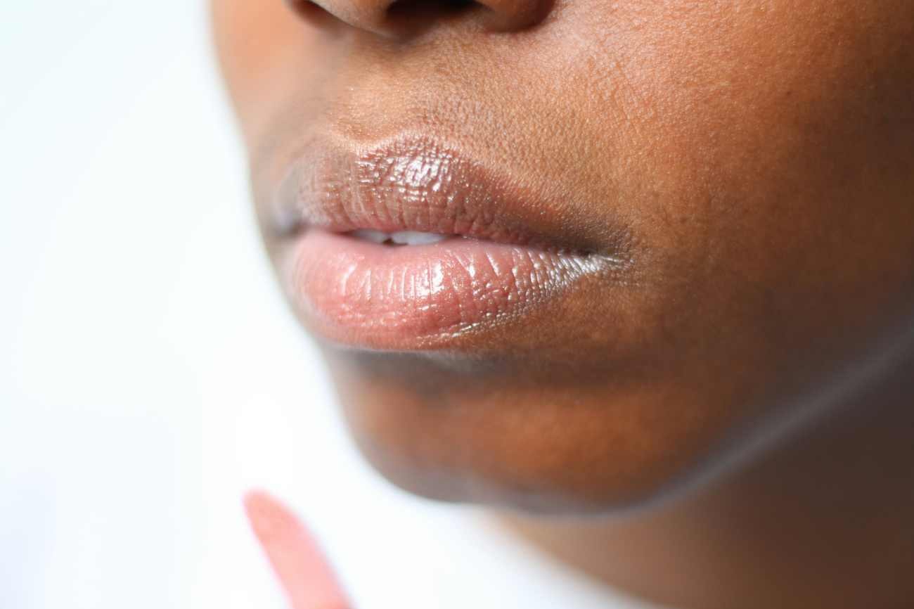 Labbra scure: come renderle luminose senza cambiarne il colore naturale