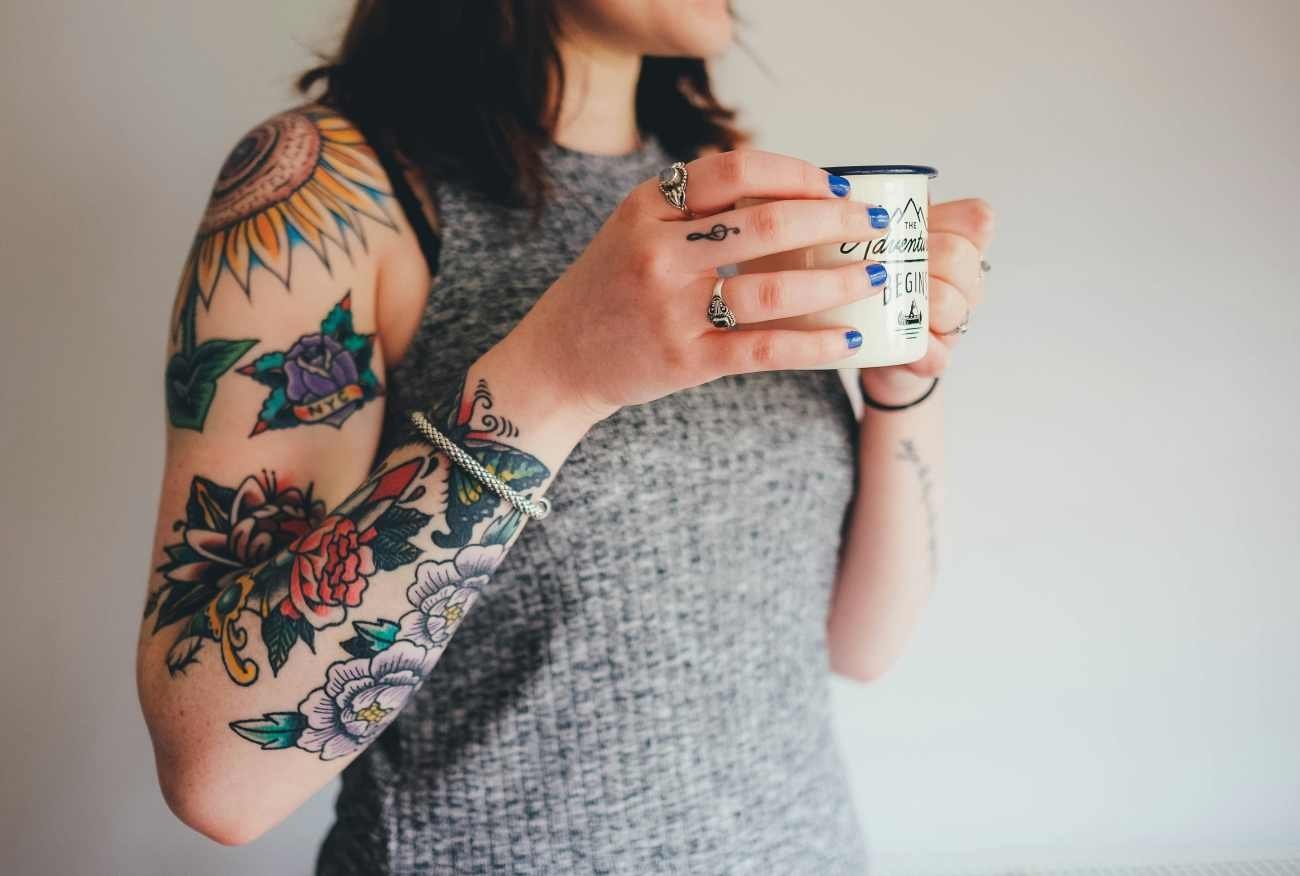 Tatuaggi colorati: come mantenerli belli più a lungo